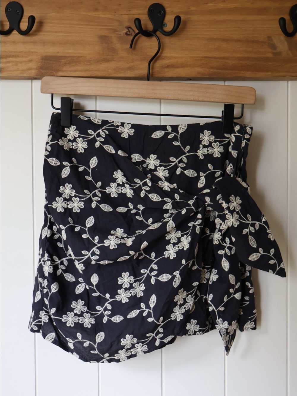 Zara Cotton Navy Floral Embroidered Wrap Skort Sz XS